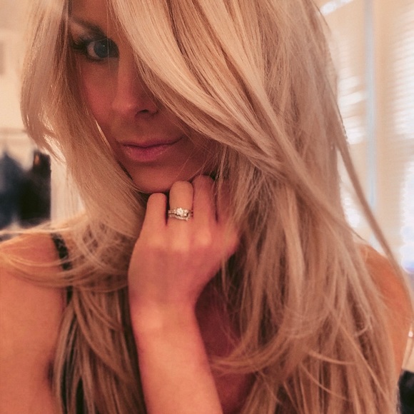 🖤 Meet your Posher, Brianna 🖤 - Picture 1 of 7